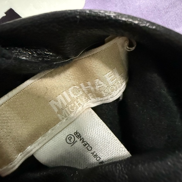 Michael Kors small Black Leather Gloves with Silver Zipper - Picture 7 of 10